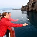 Dilekler Akdeniz’in mavi sularına bırakıldı