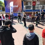 İzmir Aliağa’da deprem simülasyon tırı vatandaşla buluştu