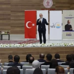 Yazar Yenişehirlioğlu gençlerle buluştu
