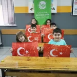 Sakarya Büyükşehir öğrencilerle milli marşı andı