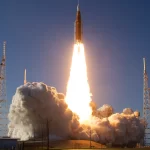 Artemis II görevi başladı… 50 yıl sonra astronotlar Ay yolunda