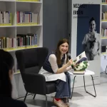 Bursa Nilüfer’de Nezaket Erden, ‘Sennur Sezer’ şiirleri okudu