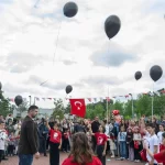 İzmir Bornova’da gökyüzü çocukların