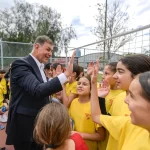 İzmir’de Başkan Tugay, sporcu çocuklarla buluştu