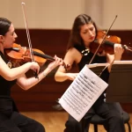 İzmir Oda Orkestrası yine ayakta alkışlandı