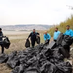 Kocaeli’de ekipler 50 torba atığı doğadan uzaklaştırdı