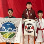 Sakaryalı sporcular kürsüden inmedi!