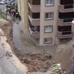 Mudanya Halitpaşa Mahallesi’nde istinat duvarı çöktü!  2 kattaki daireler tahliye edildi